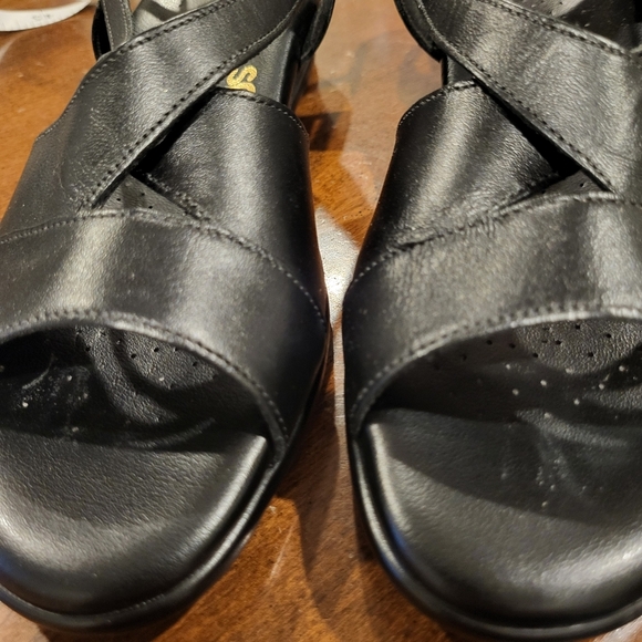 SAS Caress Black Cross Strap Wedge Buckle Strap Comfort Sandal Size 7 Slim - Picture 7 of 7